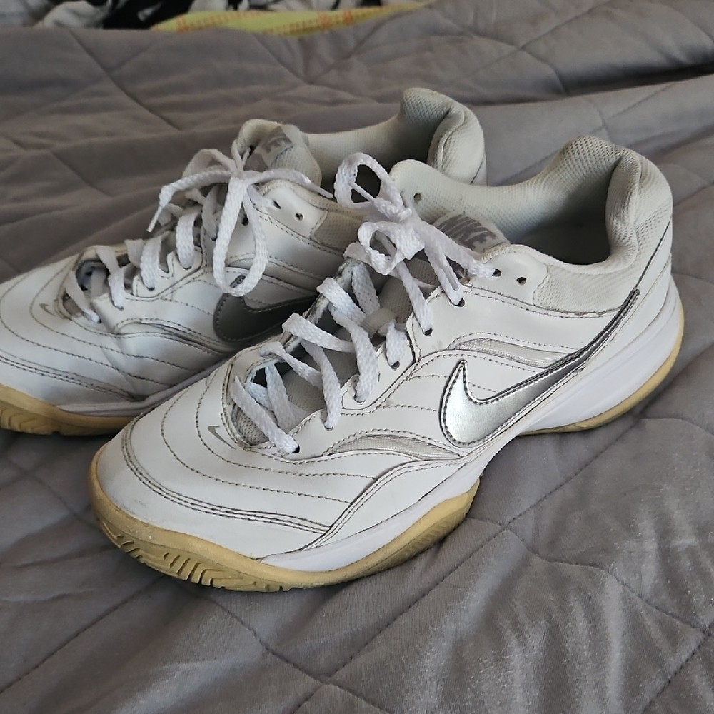 Nike Used Men Court Lite White And Silver Sneakers.